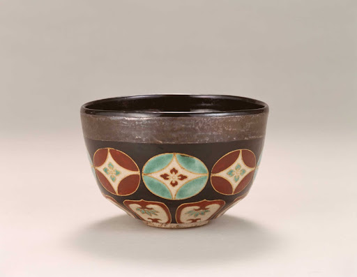 Tea bowl with Hanawa-chigai design, overglaze enamels