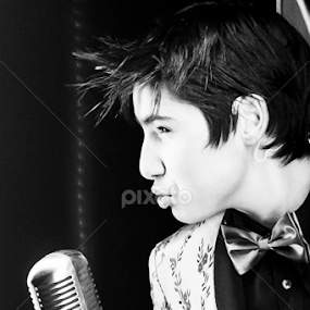 The radio man by Simão Matos - People Musicians & Entertainers