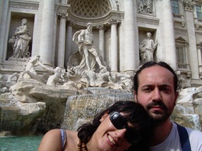 con Lourdes en la Fontana di Trevi