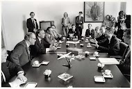 Van Agt op bezoek bij Fokker