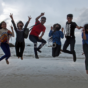 Happy Levitasi by Octo Winarto - People Group/Corporate