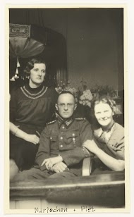 Wehrmacht soldaat met twee Nederlandse vrouwen