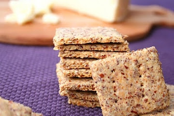 Keto Cheese Crackers Recipe