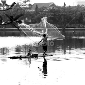 by Dwi Ratna Miranti - People Street & Candids