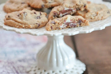 Raspberry Peanut Butter Chocolate Chip Cookies