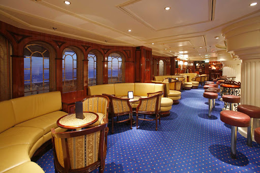 Meet interesting peole in the main lounge during your sailing aboard Royal Clipper.