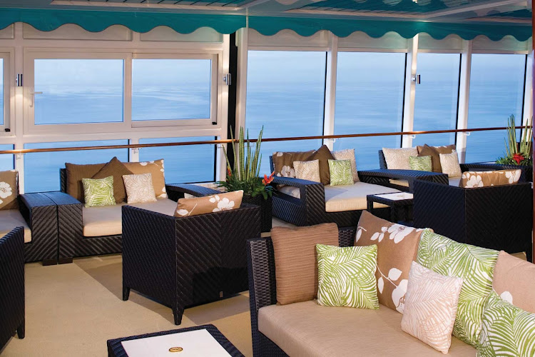 Enjoy the view and great conversation with your partner or friends at one of Norwegian Gem's many contemporary lounges.