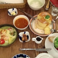 Uzna Omom 杏桃鬆餅屋(中壢大江店)