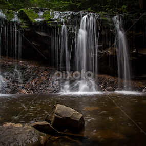 Oneida Falls, 13' by Michael Sharp - Nature Up Close Water