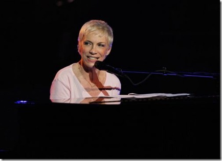 Annie Lennox  american Idol Gives Back video Performance picture