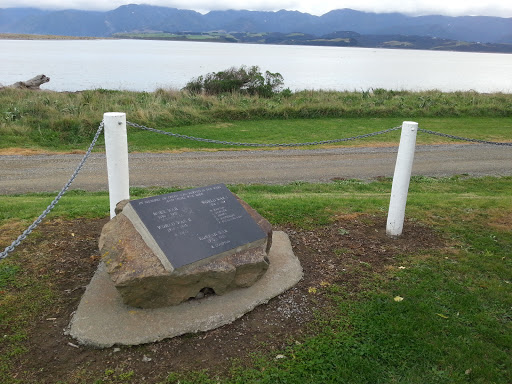 Lake Ferry War Memorial 
