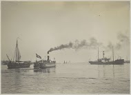 Zeilschip en stoomboten op het water