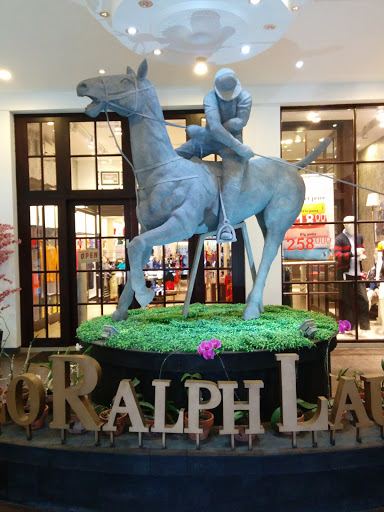 Mr Ralph Statue