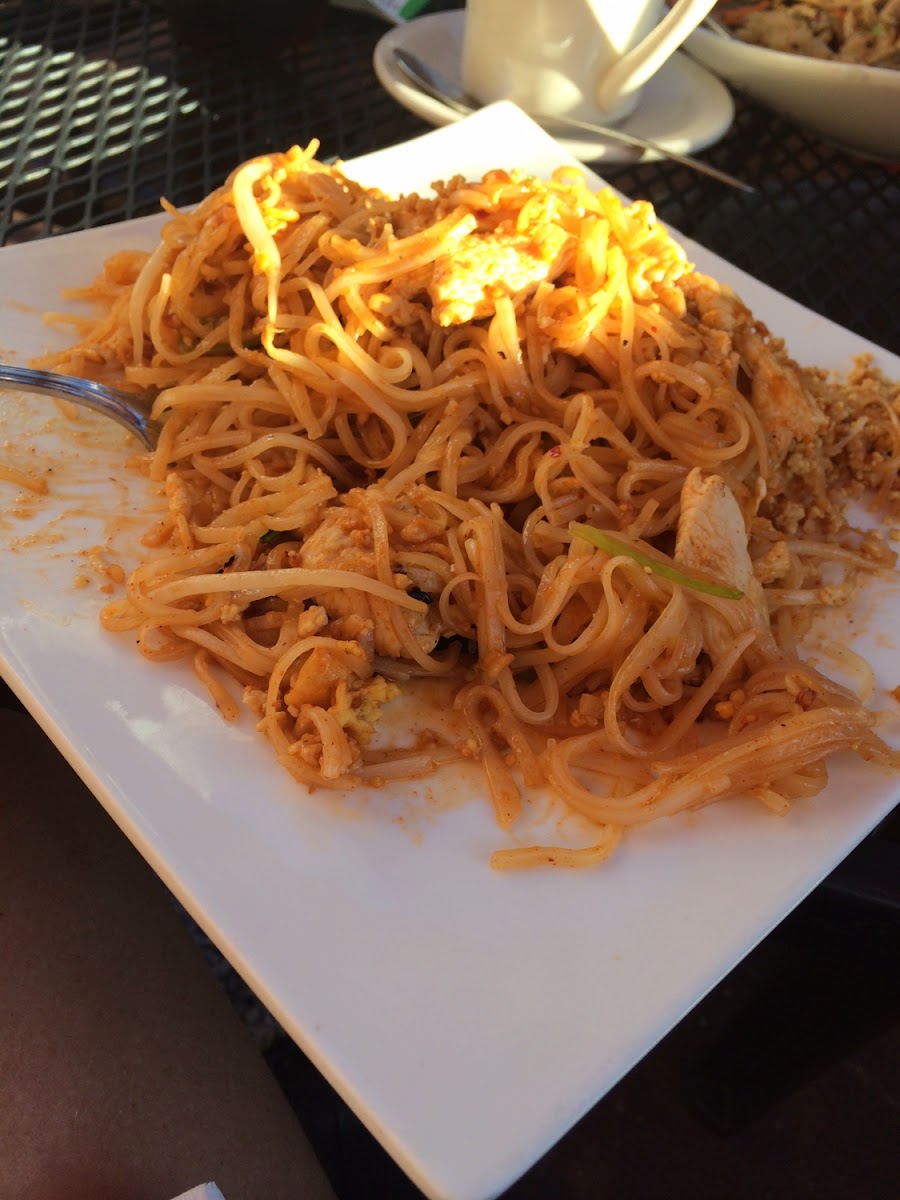 Pad Thai with chicken