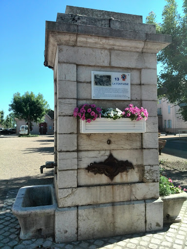 La Fontaine Du Marché Aux Volailles