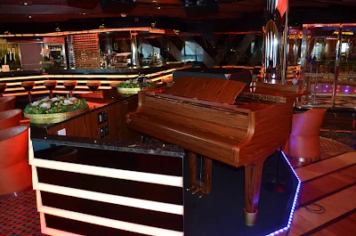 Costa Diadema hosts 15 bars and lounges.