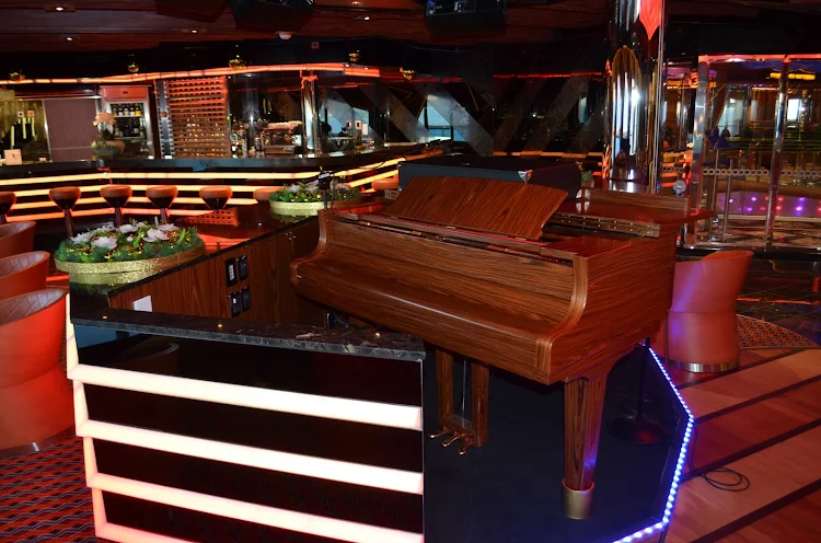 Costa Diadema hosts 15 bars and lounges.