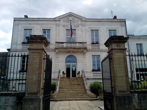 Mairie De St Macaire