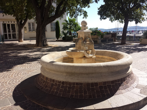 Fontaine Du Port