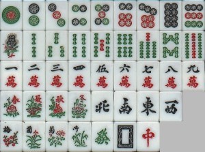 de cima para baixo: 1-9 Círculos, 1-9 Bambus, 1-9 Letras, 1-4 Estações, NSEW, 1-4 Flores, FPC