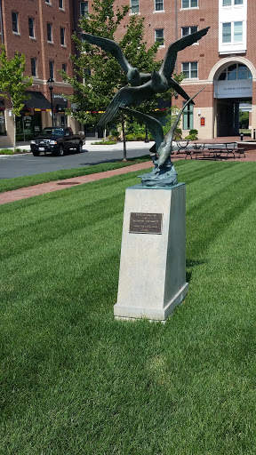 Seagull Square Statue.