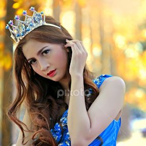 HAMPIR LONDO by Adiansah Toat Saputro - People Portraits of Women