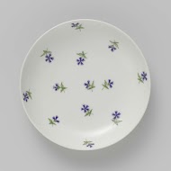 Schotel, beschilderd met korenbloemen