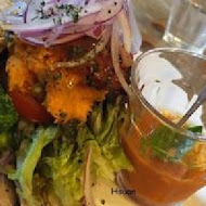 Lee & daughters 李氏商行