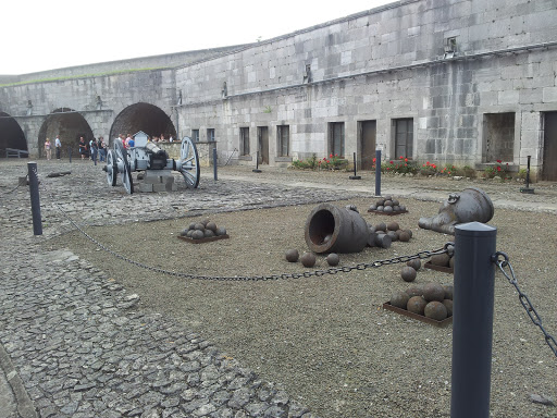 Canon Et Munitions De La Citadelle De Dinant