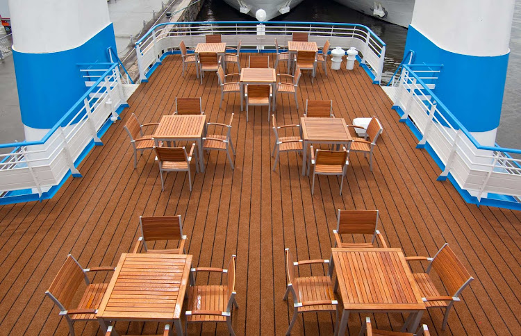 Guests can dine on deck during their cruise on Russia's waterways during their Scenic Tsar sailing. 