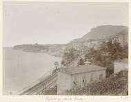 Gezicht op de stad Monte-Carlo vanaf de kust