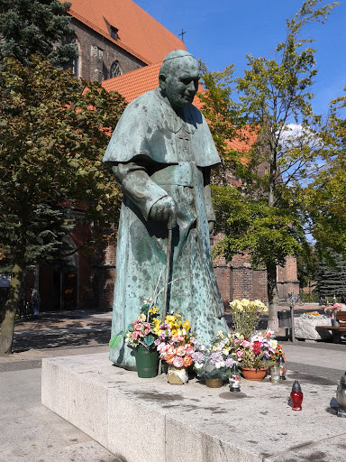Pomnik Jana Pawła II w Brzegu