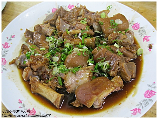 既然是為了滷豬腳而來牛肉麵店─味到小吃