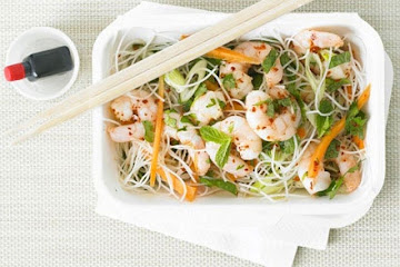 Crunchy prawn & noodle salad