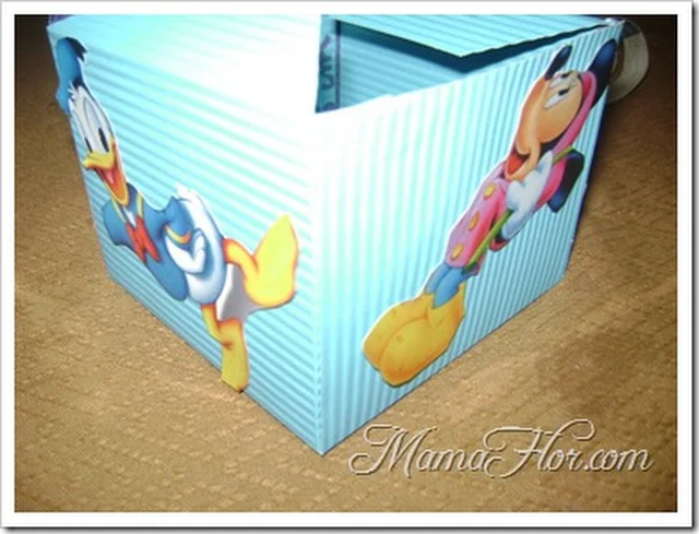 Decorando lados de la caja con más elementos de Mickey