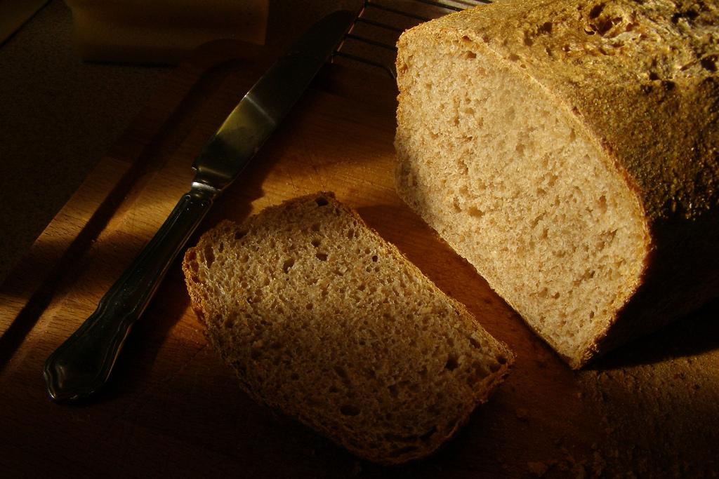 Less bread. Хлеб mixed cereal bread quickbury. Rye bread перевод. Хлеб топ. Хлеб на белом фоне.