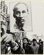 Jan Wolkers bij een Vietnamdemonstratie. Cor Jaring, 1967