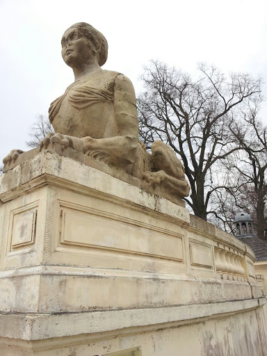 Statue Monaise II