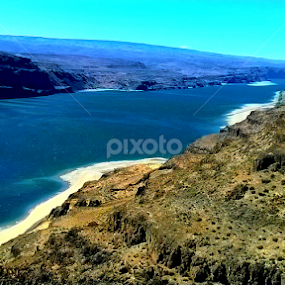 Columbia River, Washington  by Julia Arredondo - Landscapes Waterscapes