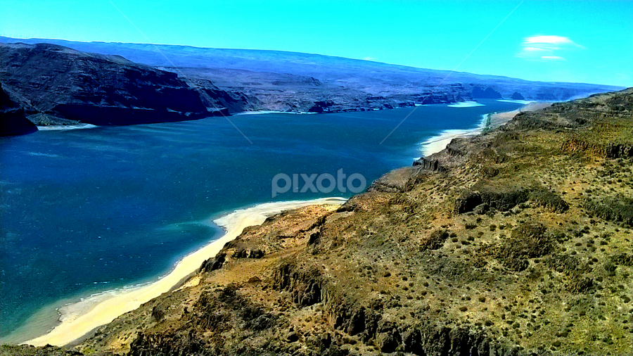 Columbia River, Washington  by Julia Arredondo - Landscapes Waterscapes