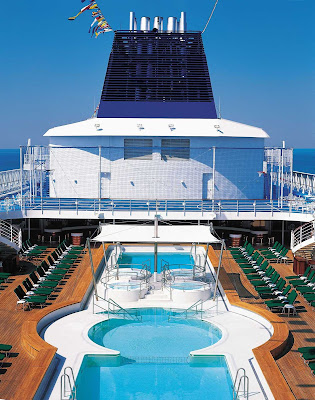 Aside from the pools and lounge chairs on deck, Norwegian Sun also has various sports areas, from places to play table tennis and shuffleboard to a full-on basketball court.