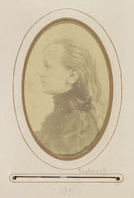 Portret van prinses Wilhelmina in rouwkleding