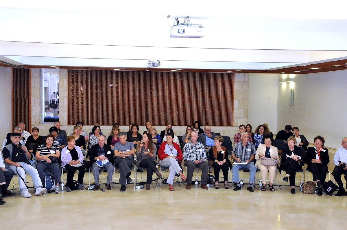 On November 30,2010 the former residents of the Children's Home in Otwock gathered at Yad Vashem to participate in a group testimony.