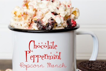 Chocolate Peppermint Popcorn Munch