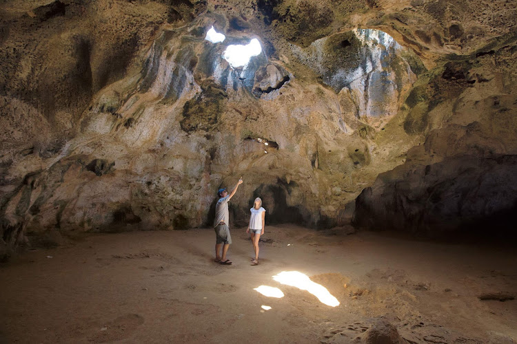 Visitors to Quadirikiri Cave on Aruba.