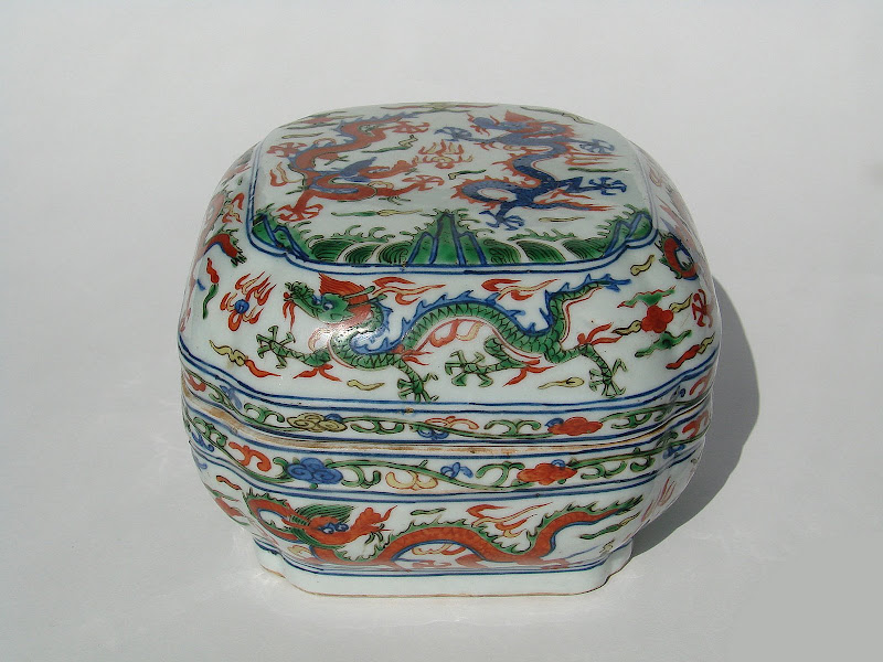 Kmb Asain Art Tokyo Rare Ming Wucai Covered Box, Wanli Mark & Period