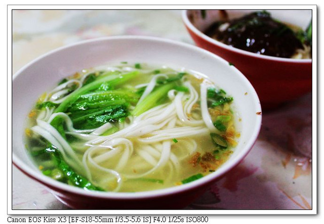 [平溪＆十分] ：紅龜麵店＆周萬珍餅店＆一口酥臭豆腐