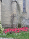 Croix derrière l'église