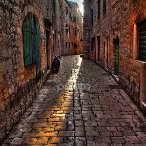 by Petar  Botteri - City,  Street & Park Neighborhoods