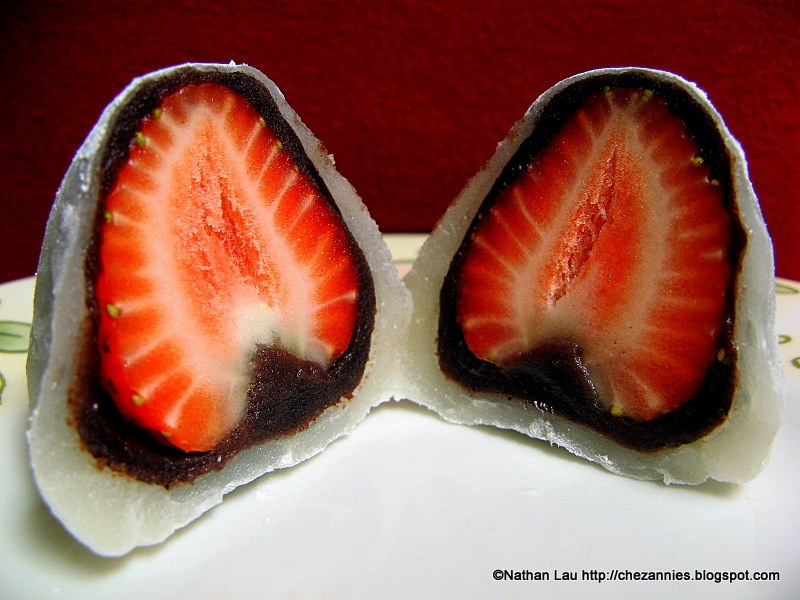 [Mana Bu's fresh whole strawberry mochi split[2].jpg]